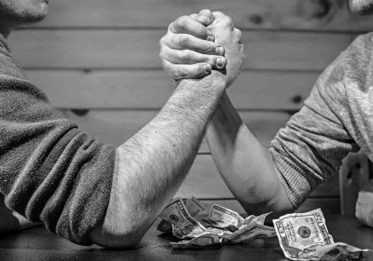 آیا پول چرک کف دست است؟