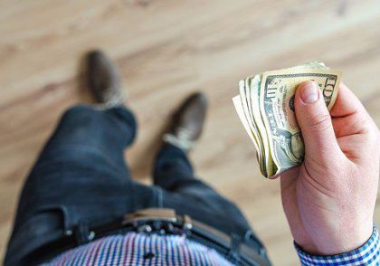 آیا دارندگی در بسندگی است؟